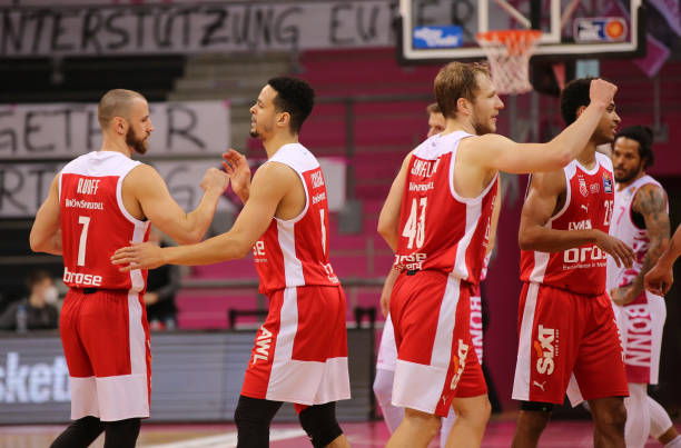 于俱乐部的 于俱乐部的